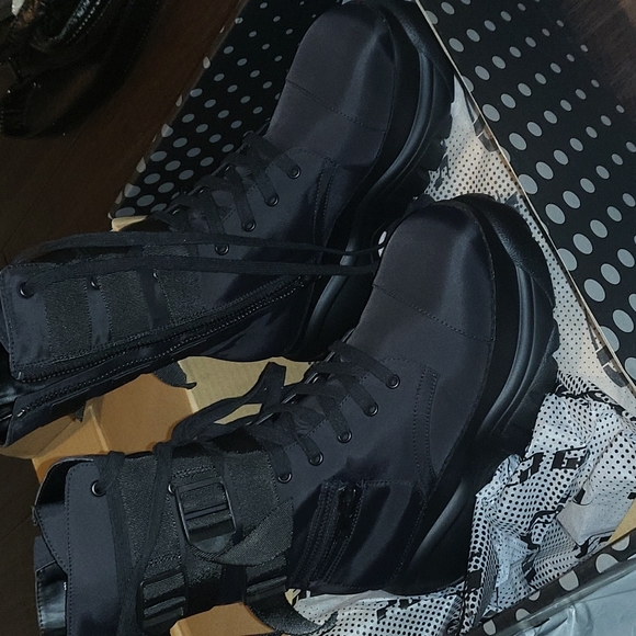 Dolls Kill POSTER GRL Mad Hustle Pocket Combat Boot - Picture 2 of 3